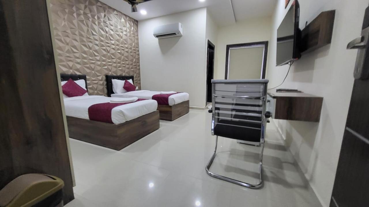 Hotel Vaishnavi Grand Miriālgūda Εξωτερικό φωτογραφία